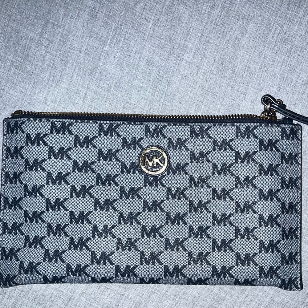 MK (like new) Discounted Shipping*